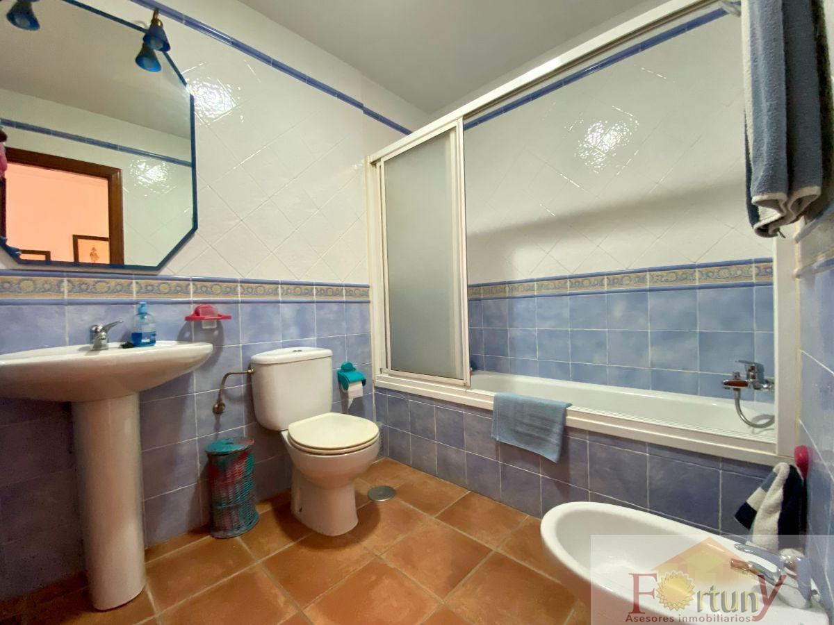 For sale of house in Almuñécar