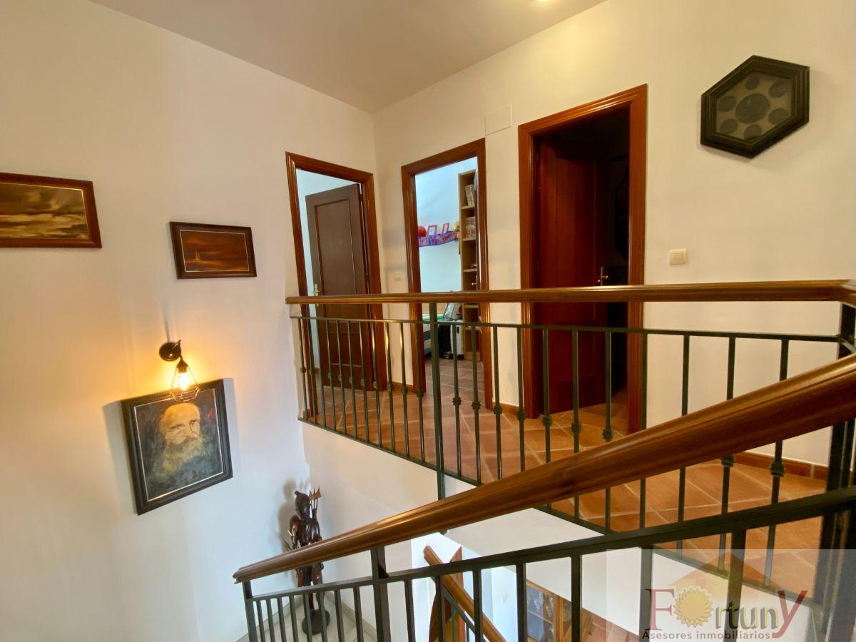 For sale of house in Almuñécar