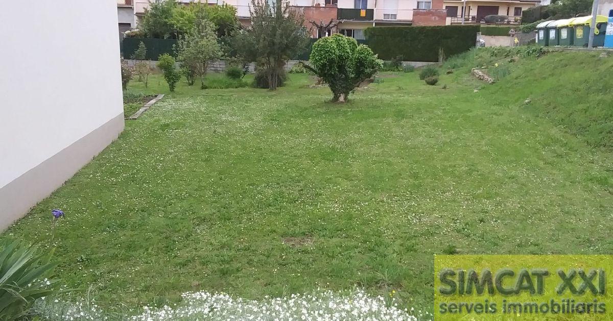 For sale of land in Olot