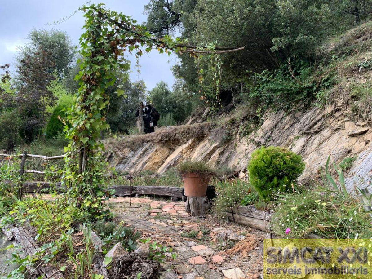 For sale of masia in La Vall de Bianya