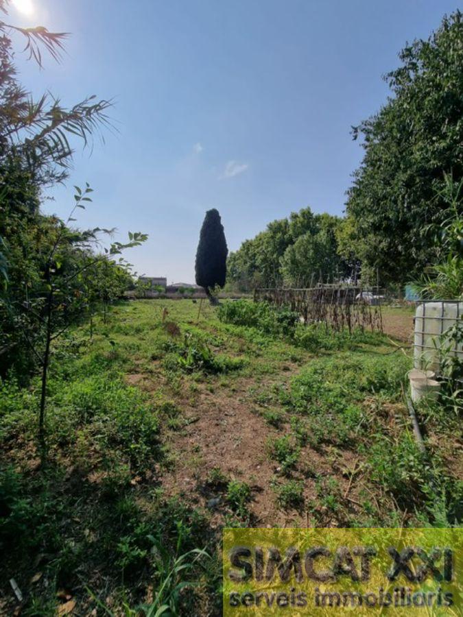 For sale of land in Figueres