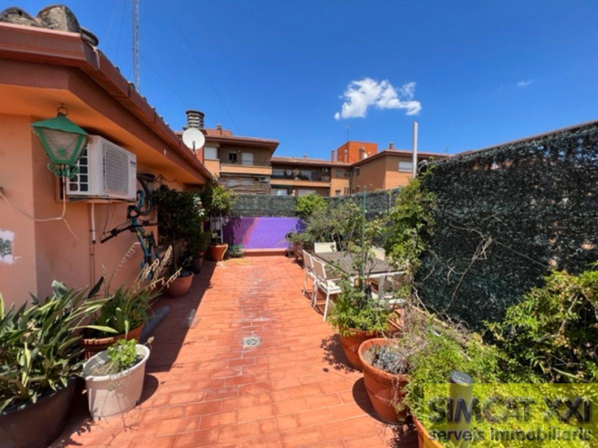 For sale of penthouse in Figueres