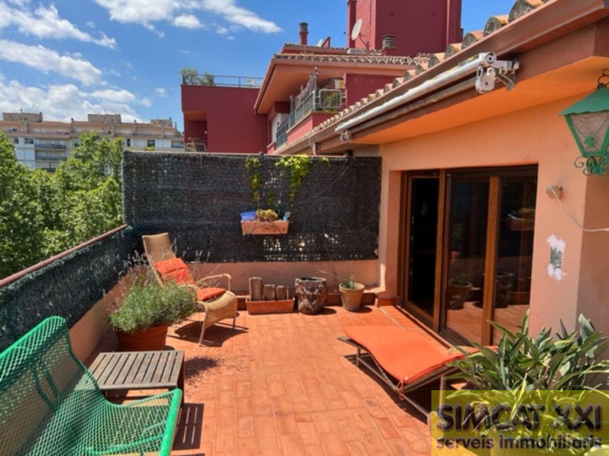 For sale of penthouse in Figueres