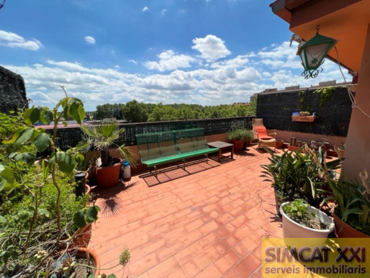 For sale of penthouse in Figueres