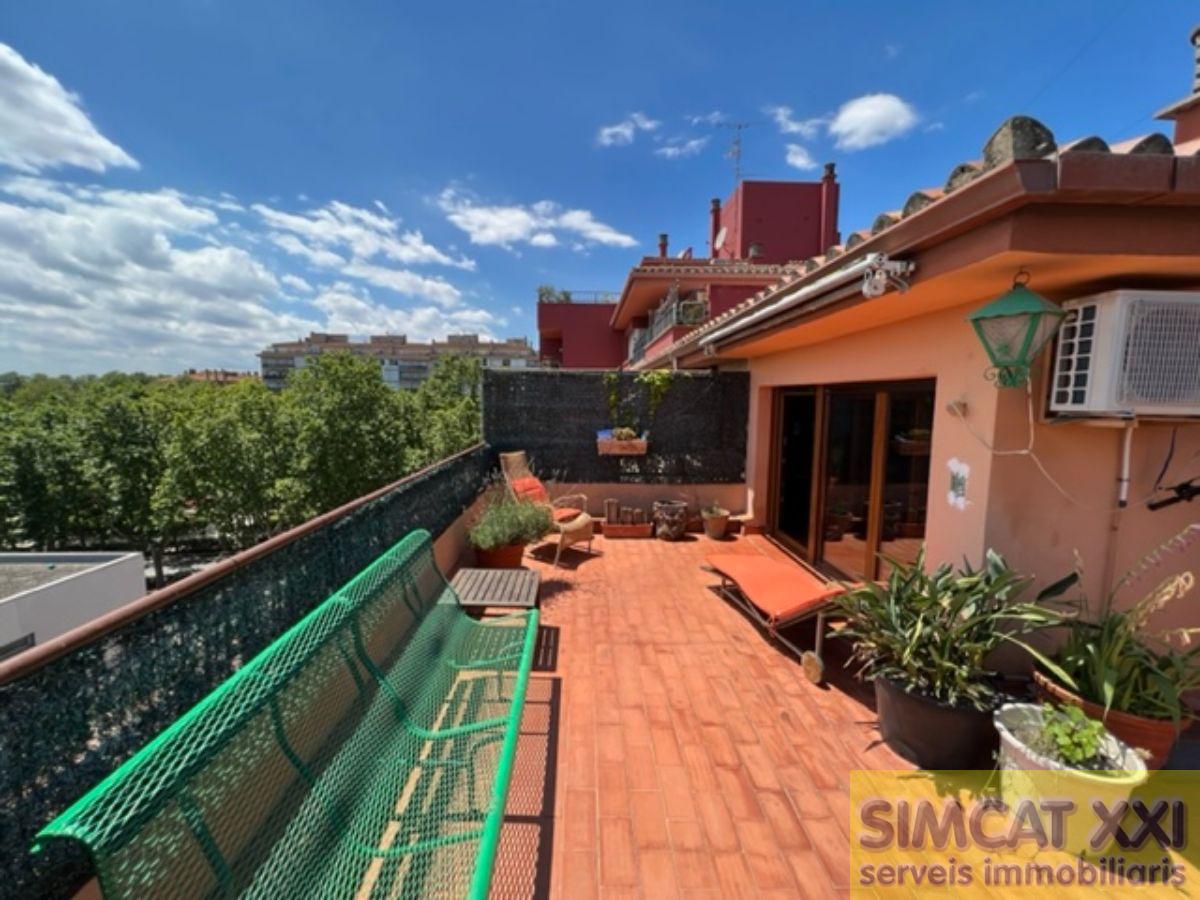 For sale of penthouse in Figueres