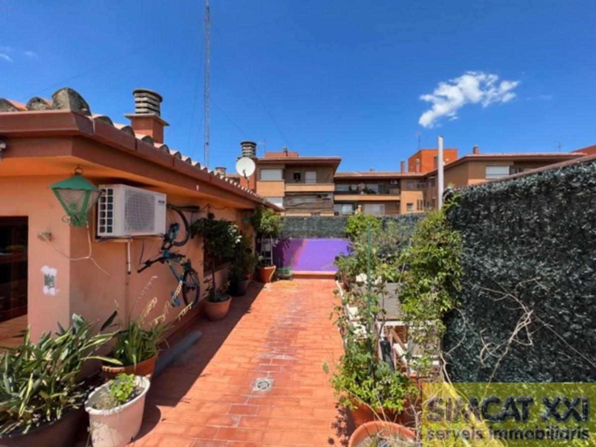 For sale of penthouse in Figueres