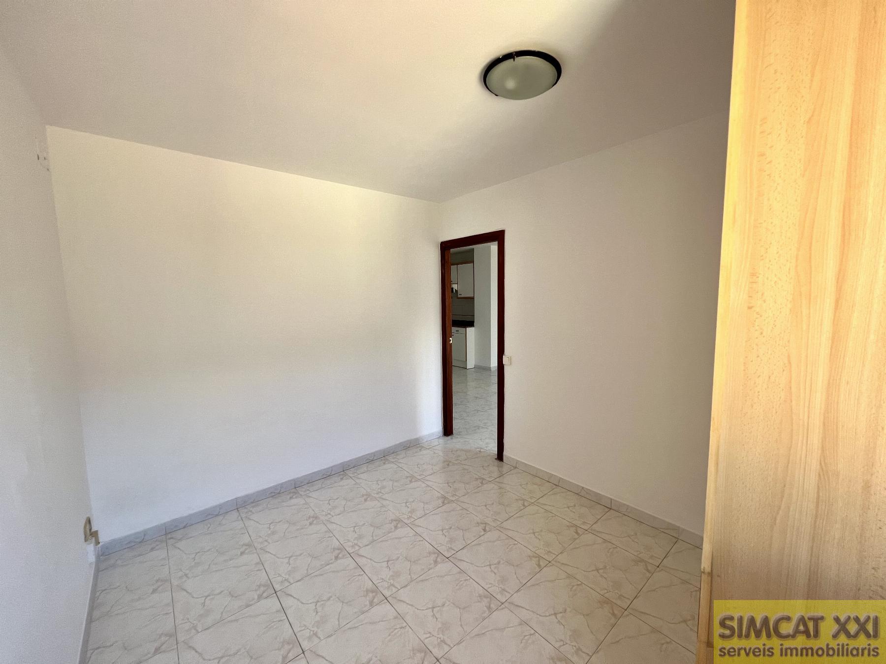 For sale of flat in Figueres