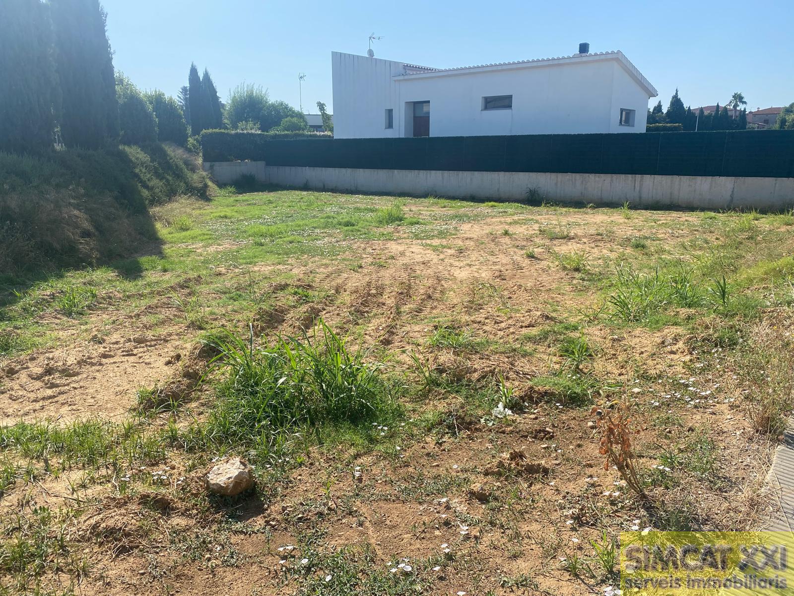 For sale of land in Navata