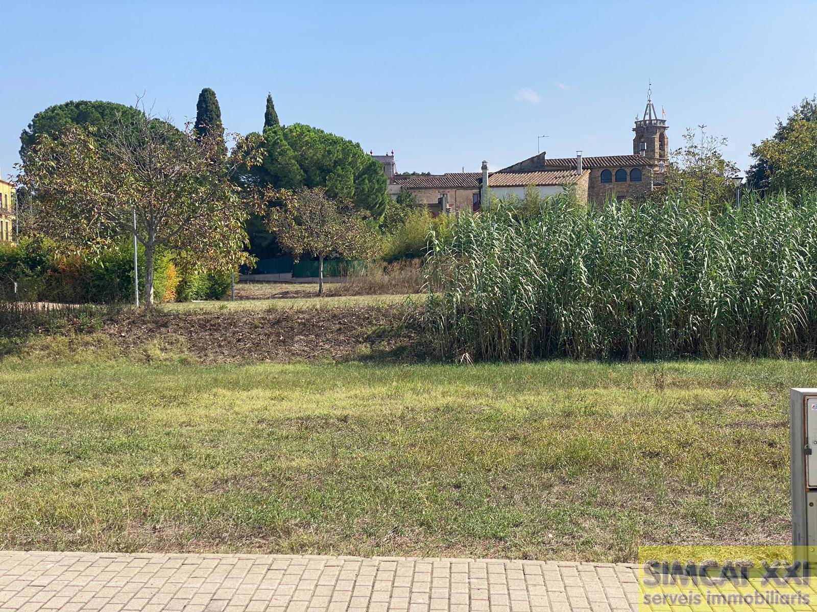 For sale of land in Navata