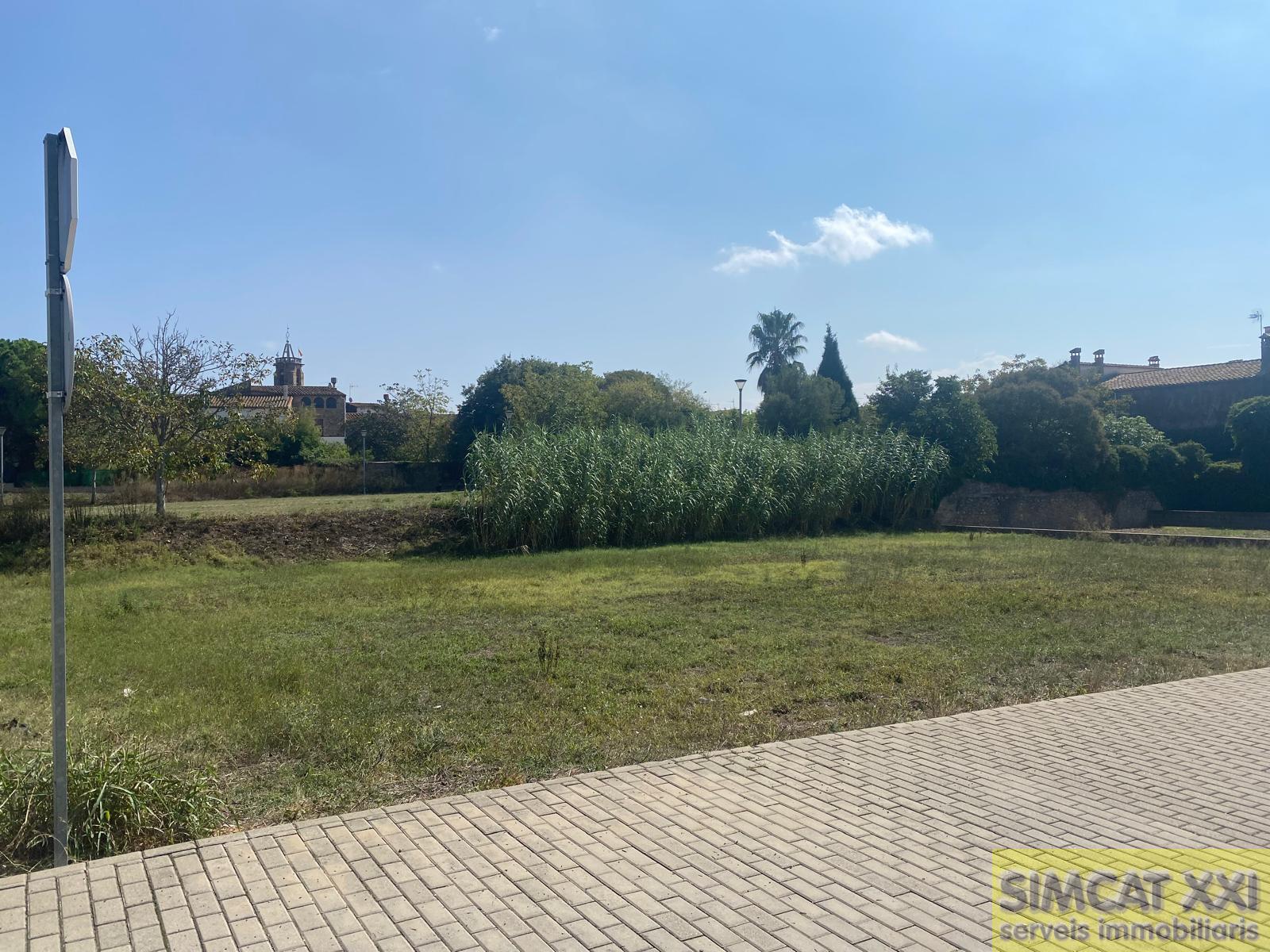 For sale of land in Navata