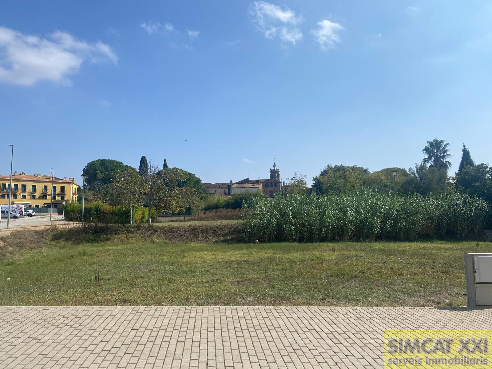 For sale of land in Navata