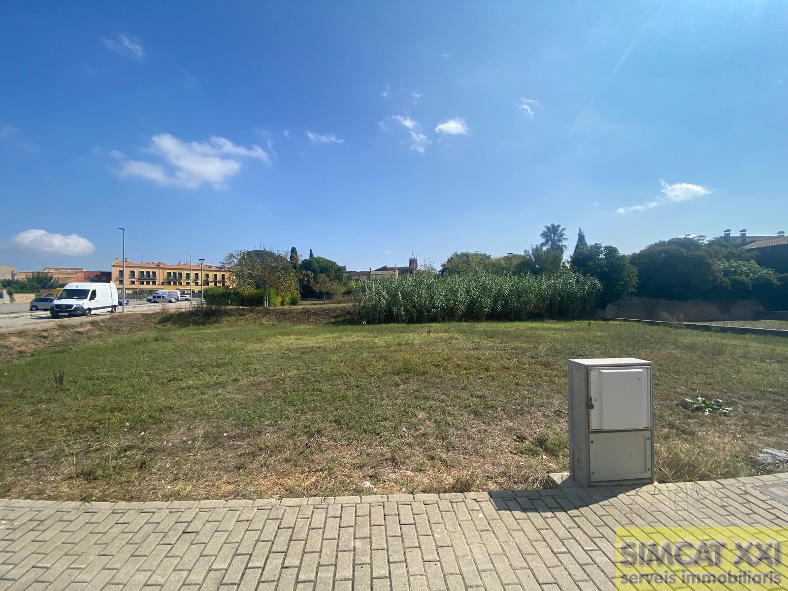 For sale of land in Navata