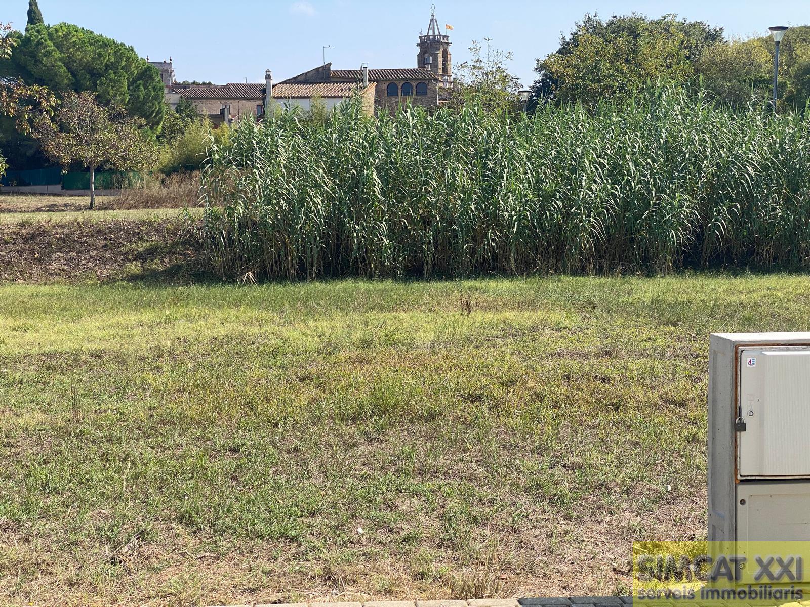 For sale of land in Navata