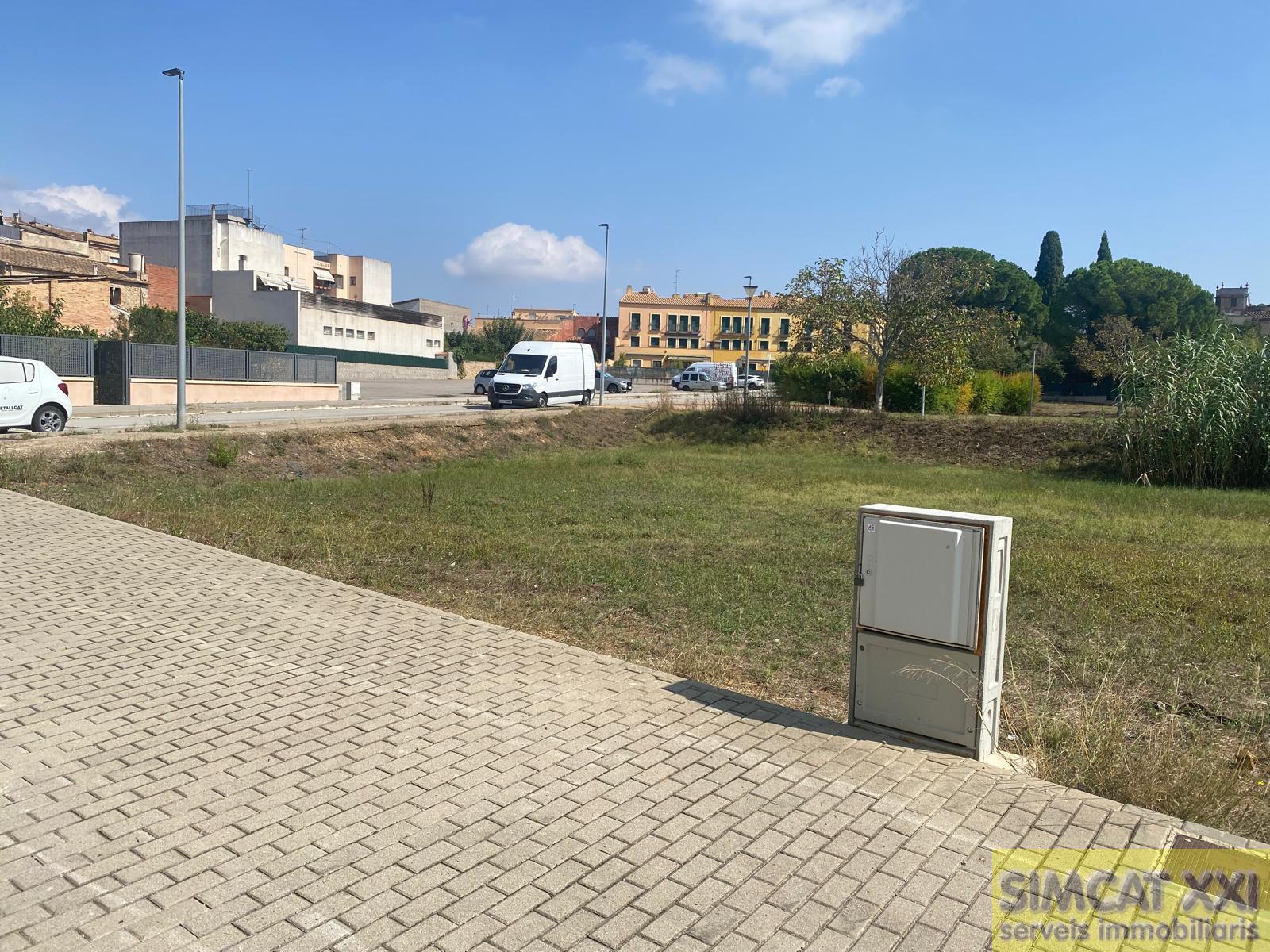 For sale of land in Navata