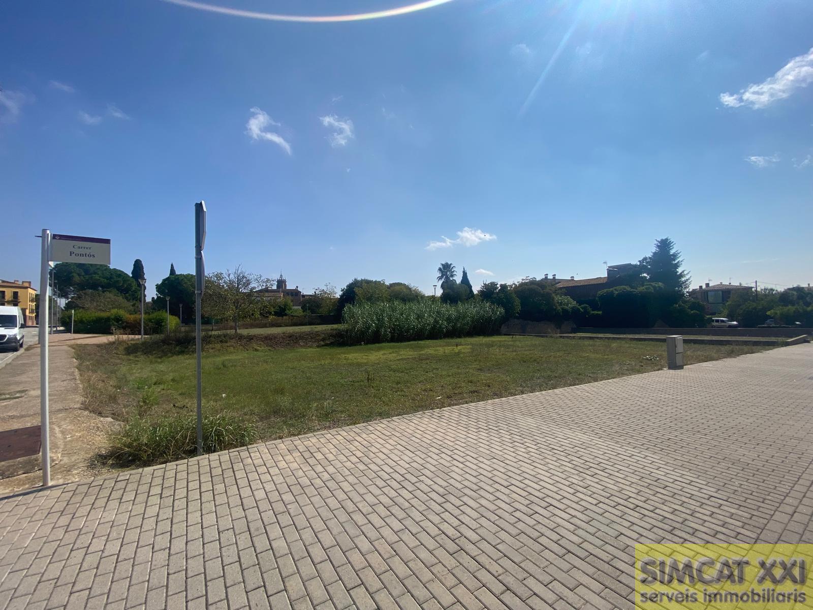 For sale of land in Navata
