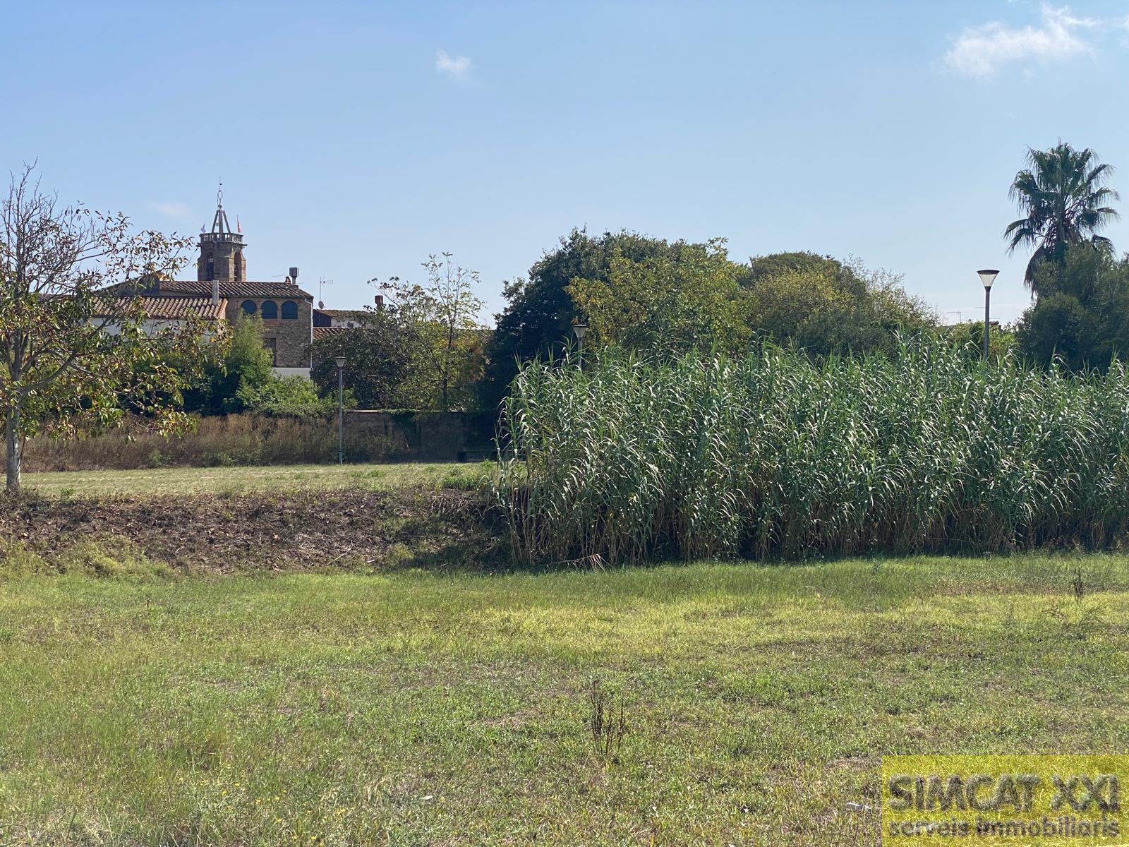 For sale of land in Navata