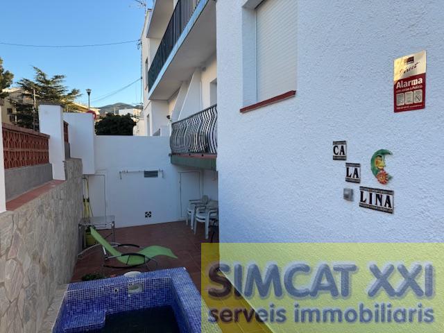 For sale of apartment in Llançà
