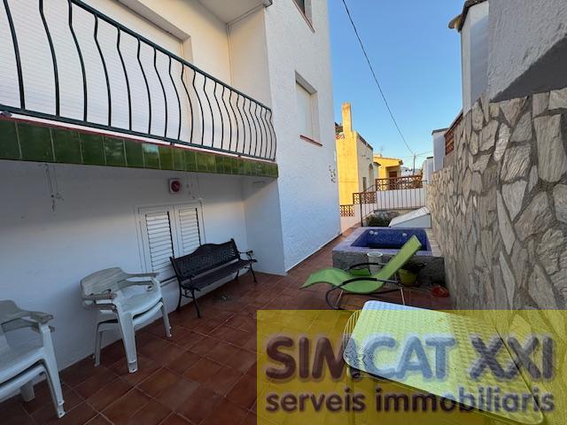 For sale of apartment in Llançà