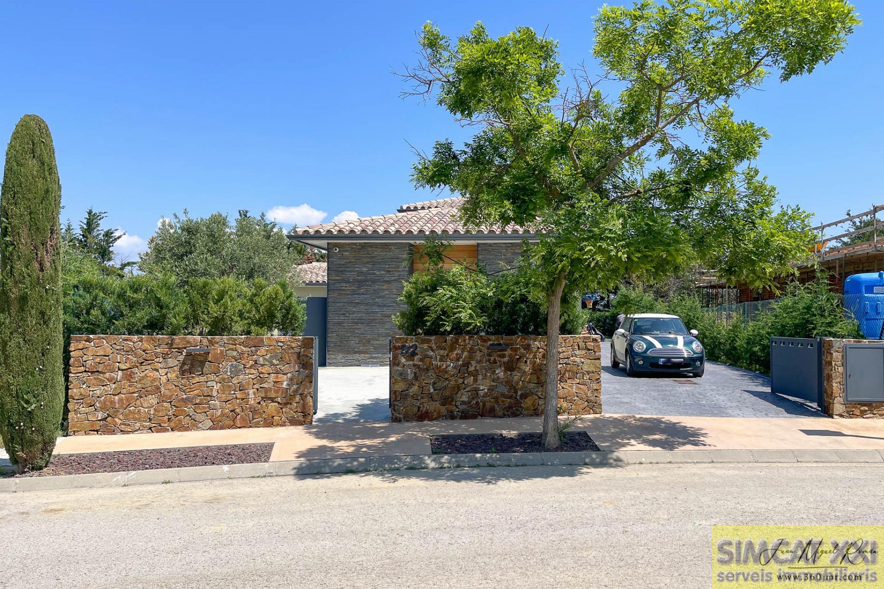 For sale of house in Navata