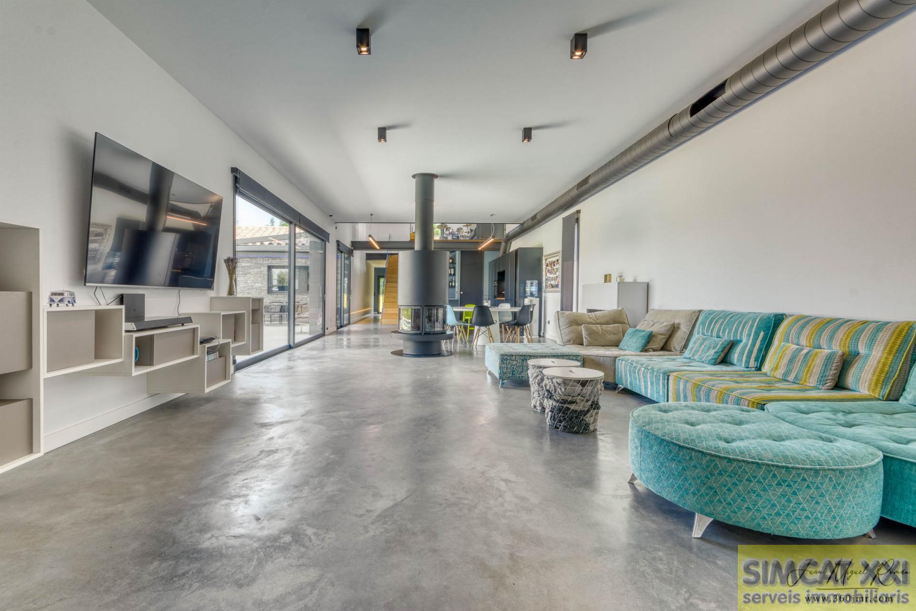 For sale of house in Navata