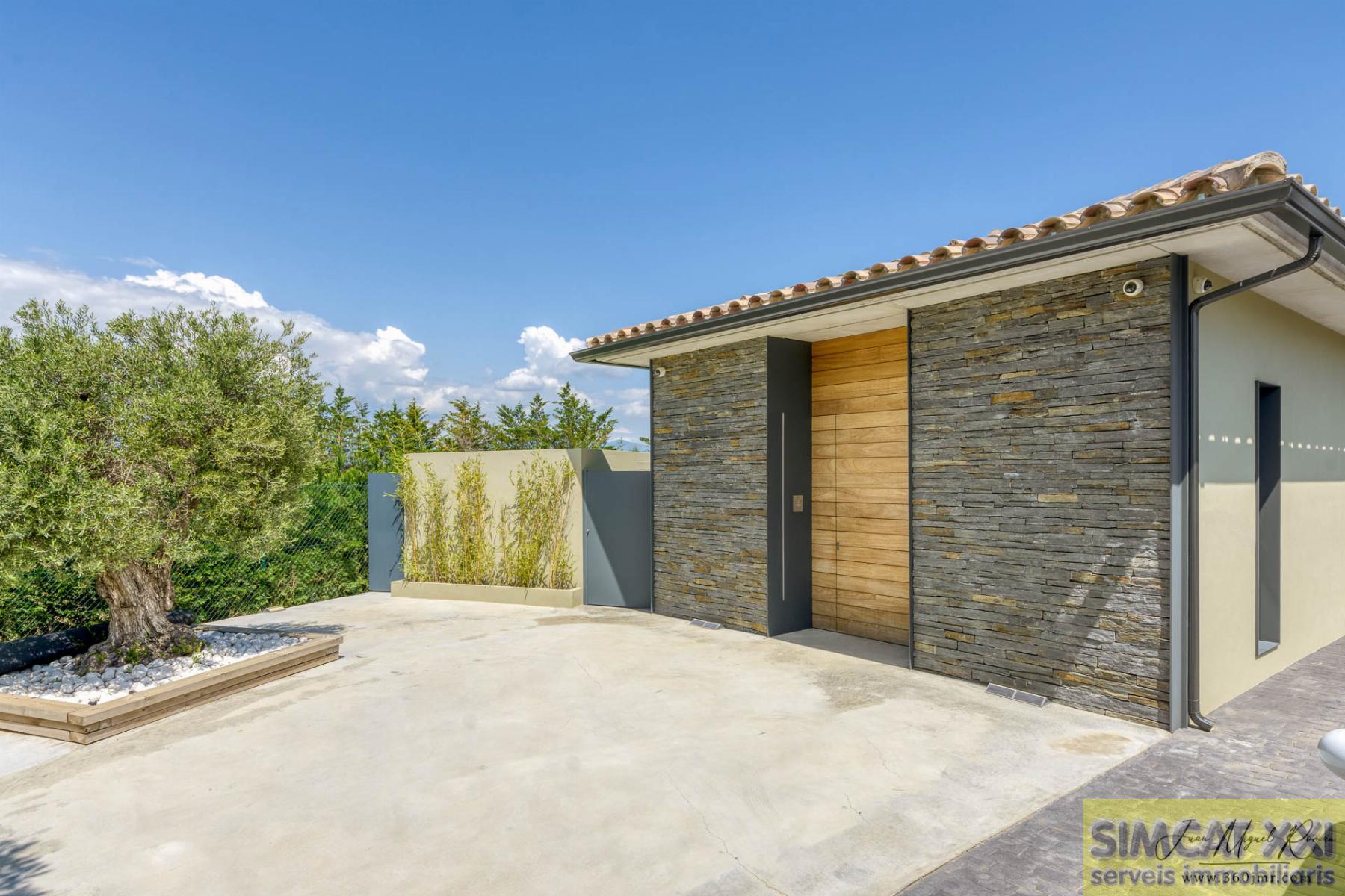 For sale of house in Navata