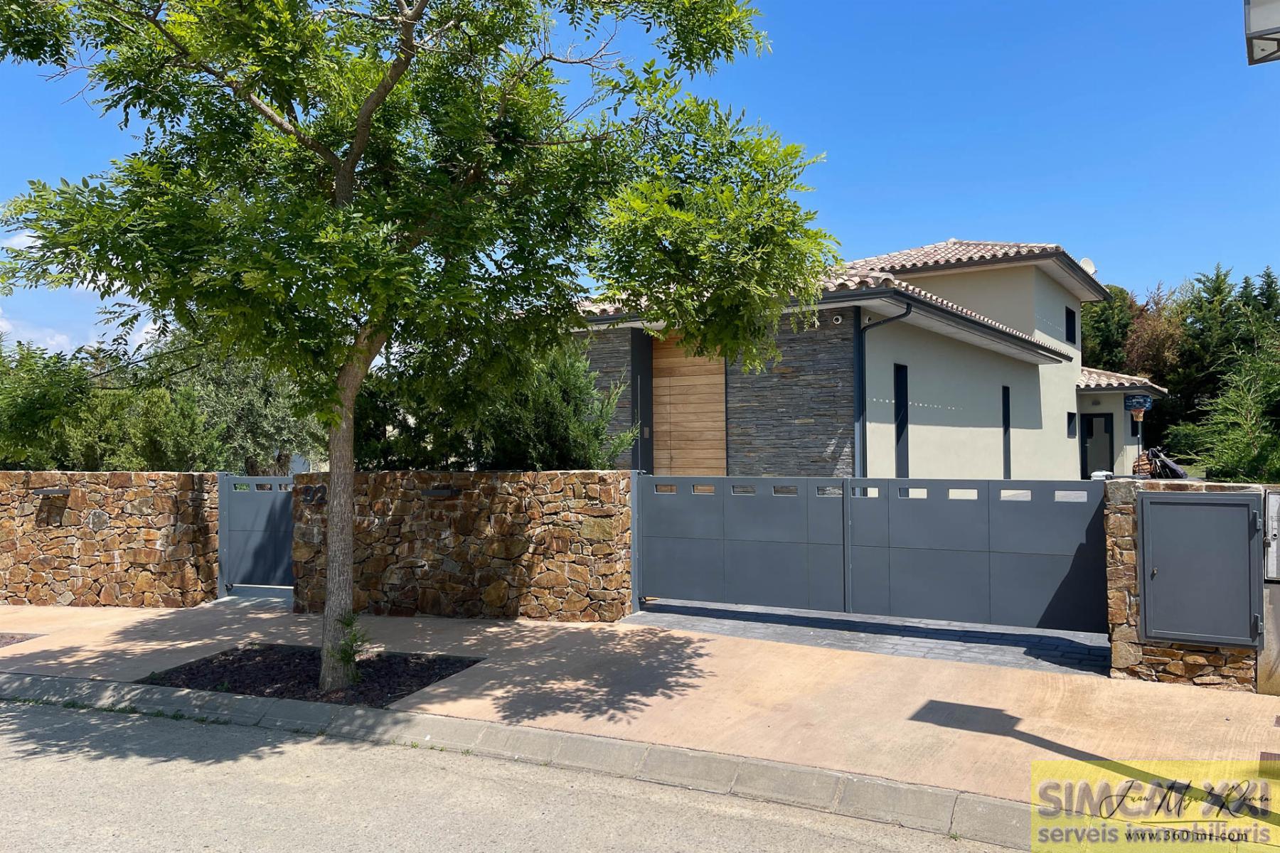 For sale of house in Navata