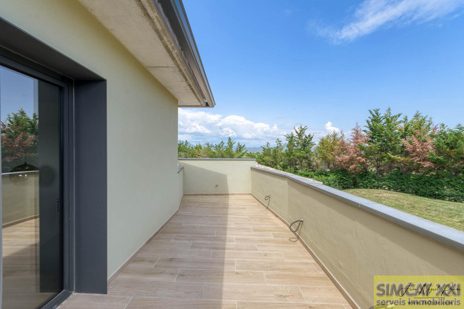For sale of house in Navata