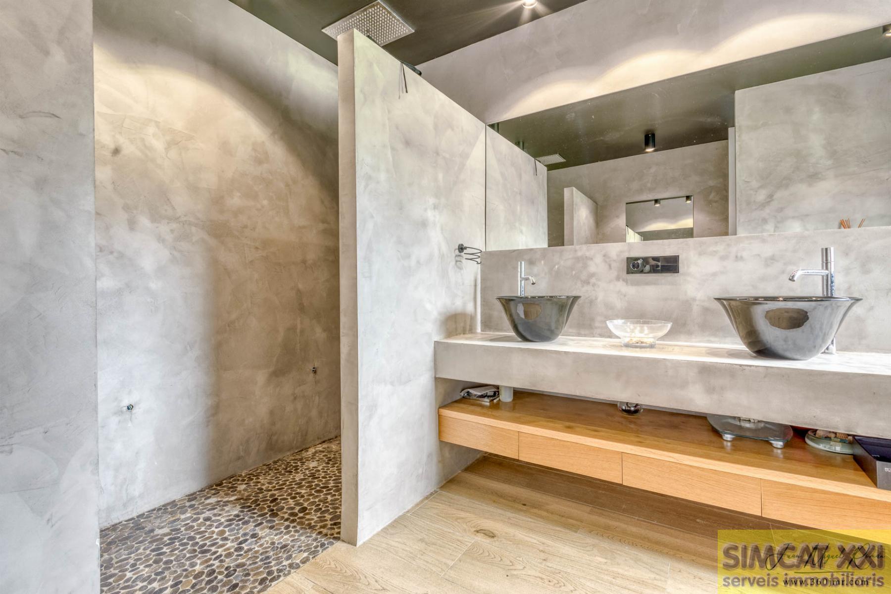For sale of house in Navata