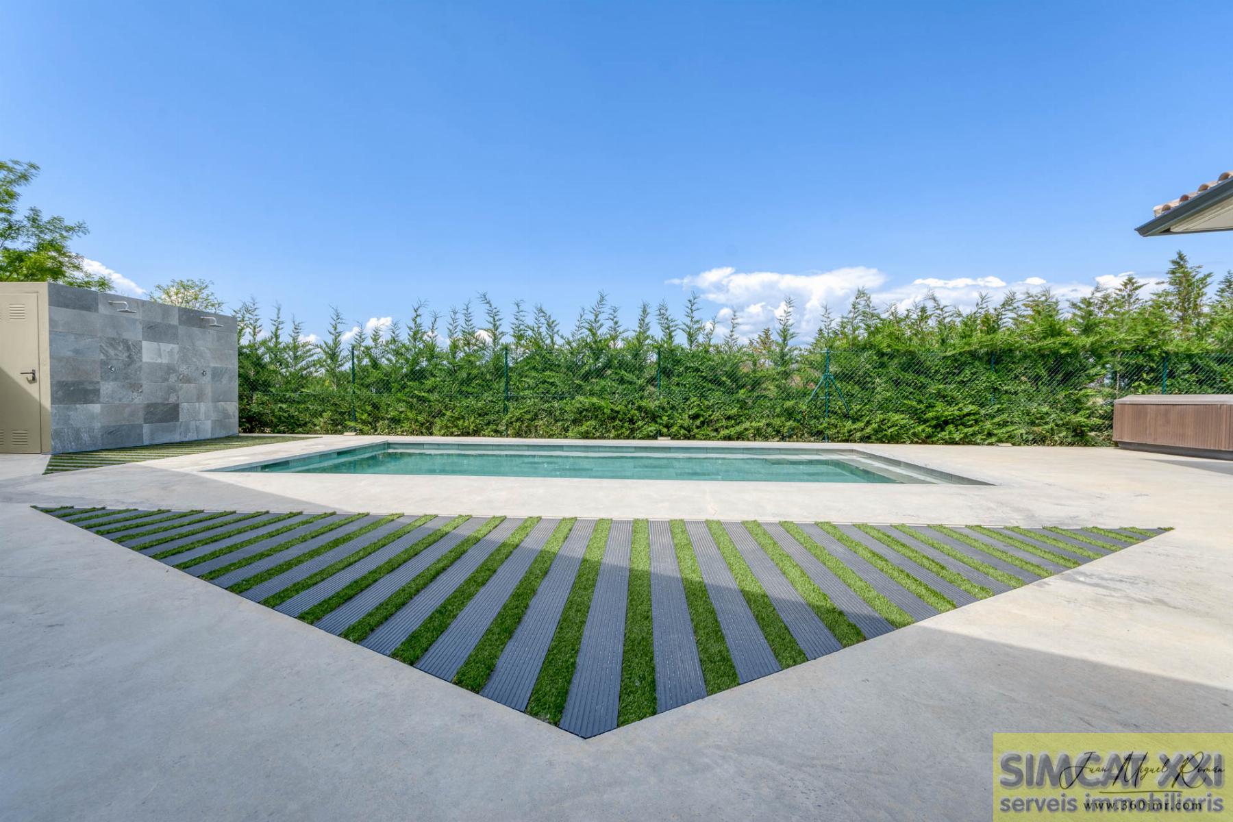 For sale of house in Navata
