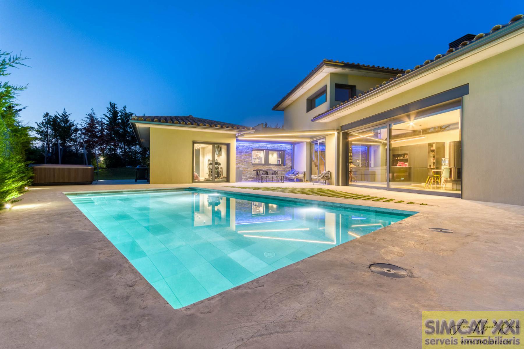 For sale of house in Navata