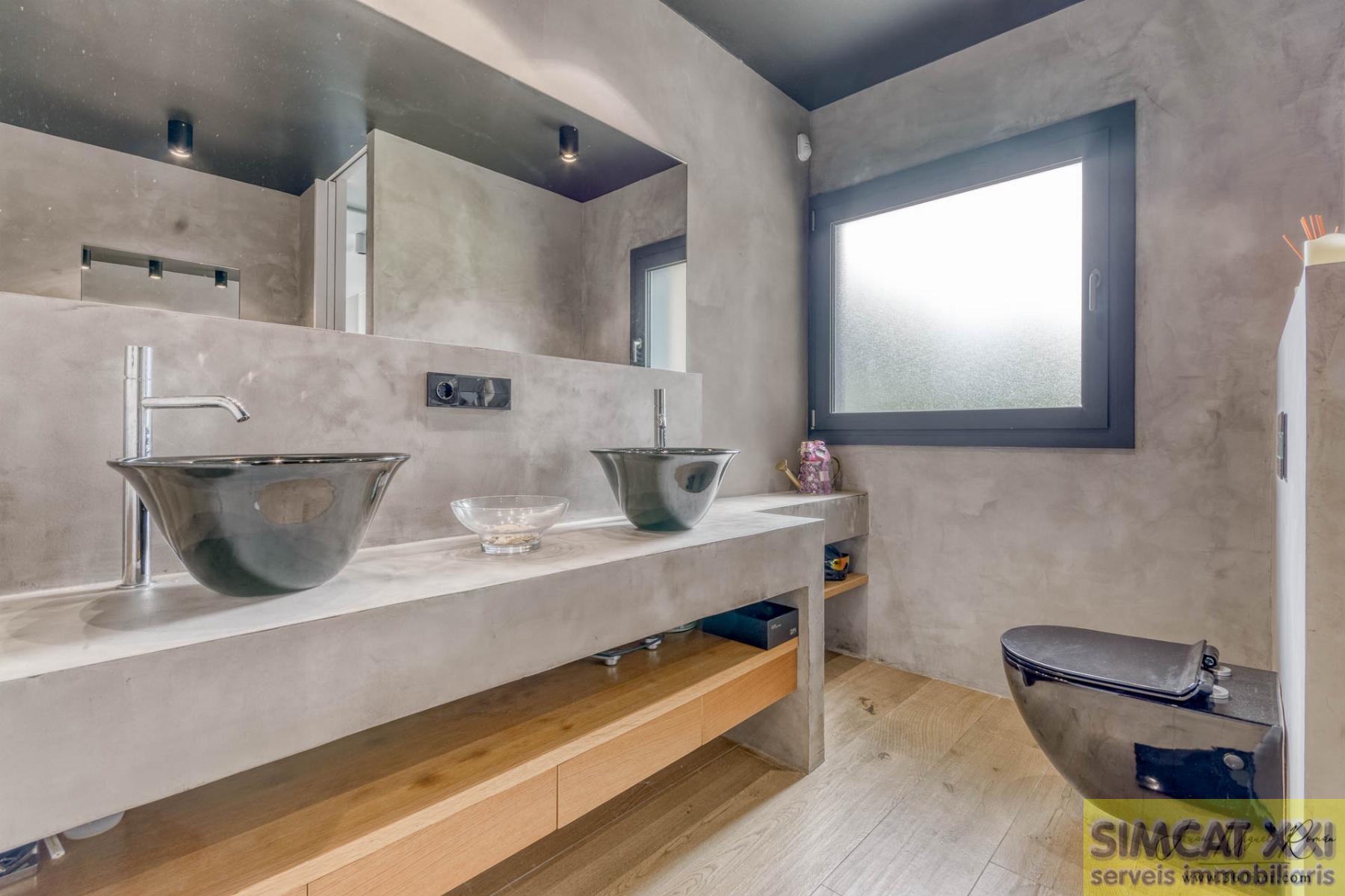 For sale of house in Navata