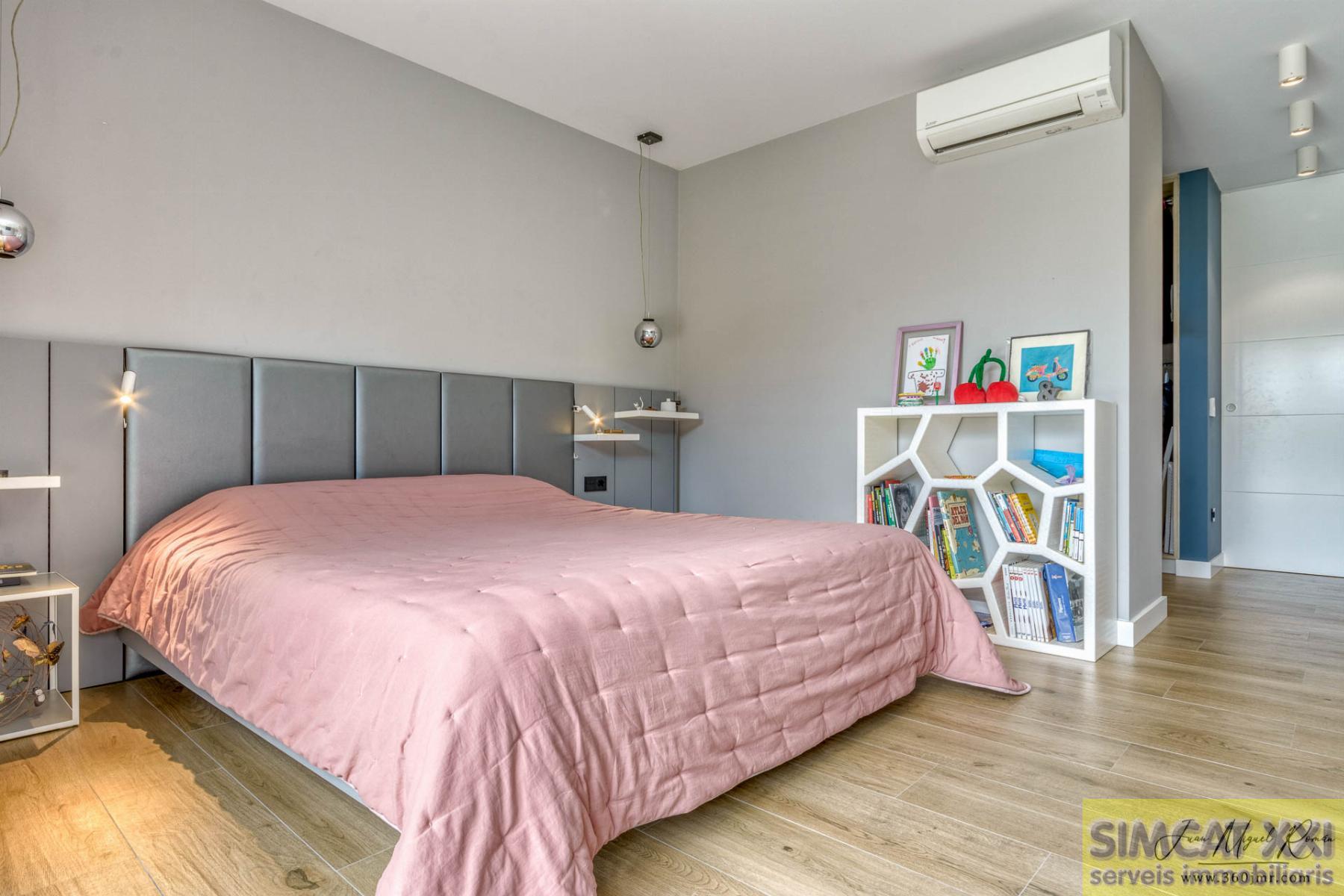 For sale of house in Navata