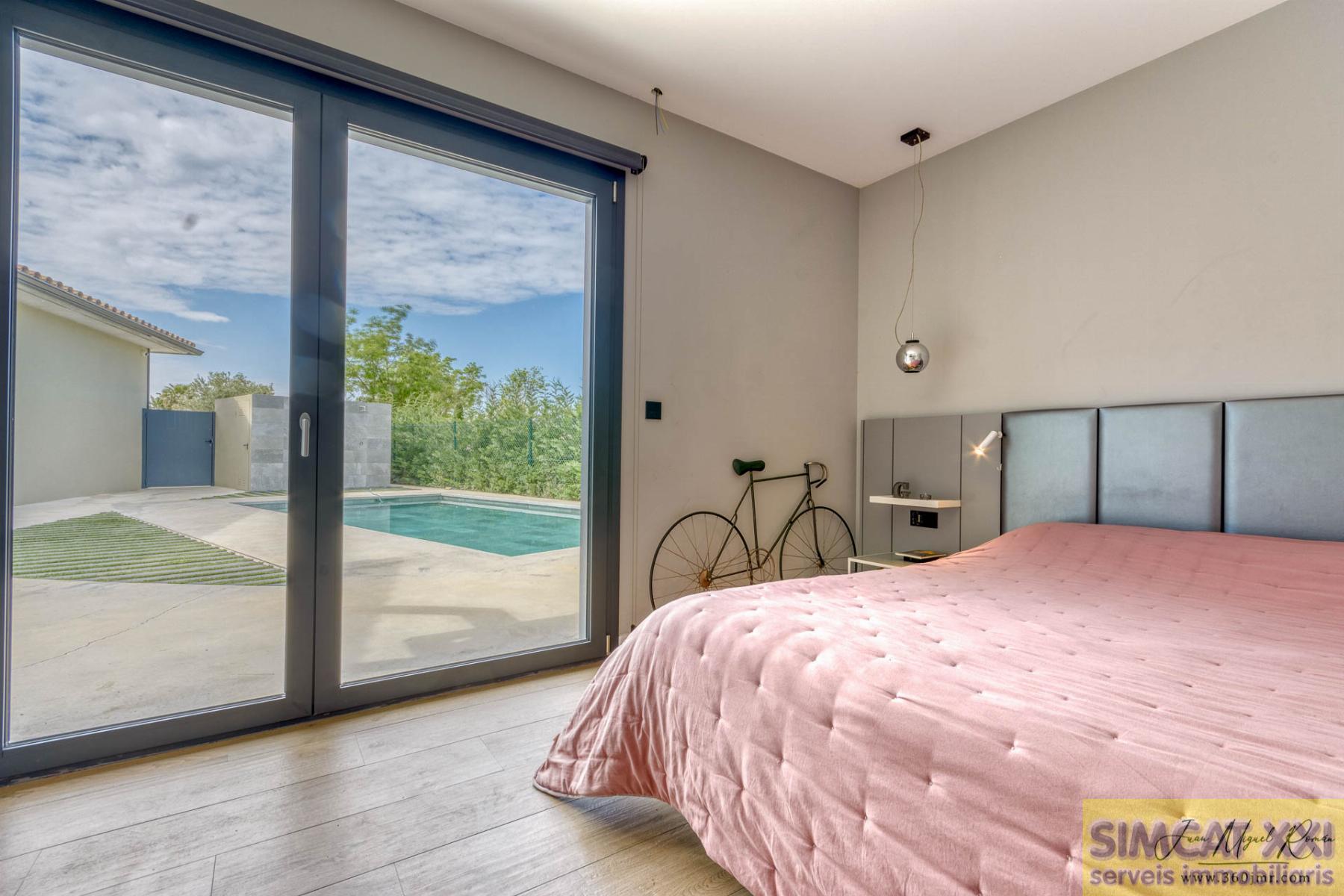 For sale of house in Navata