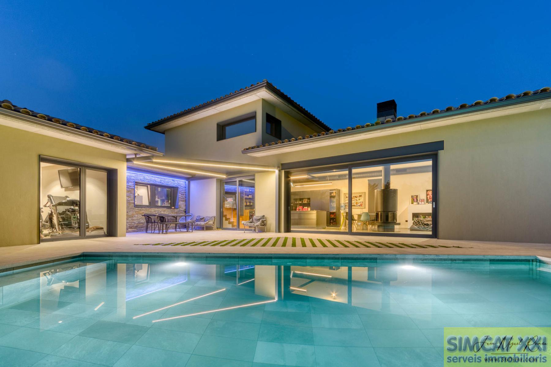 For sale of house in Navata