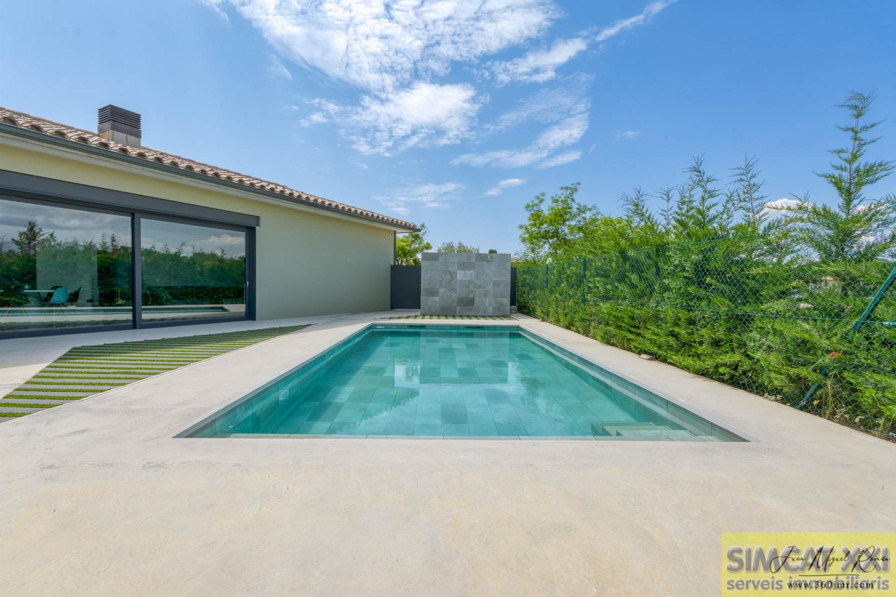 For sale of house in Navata