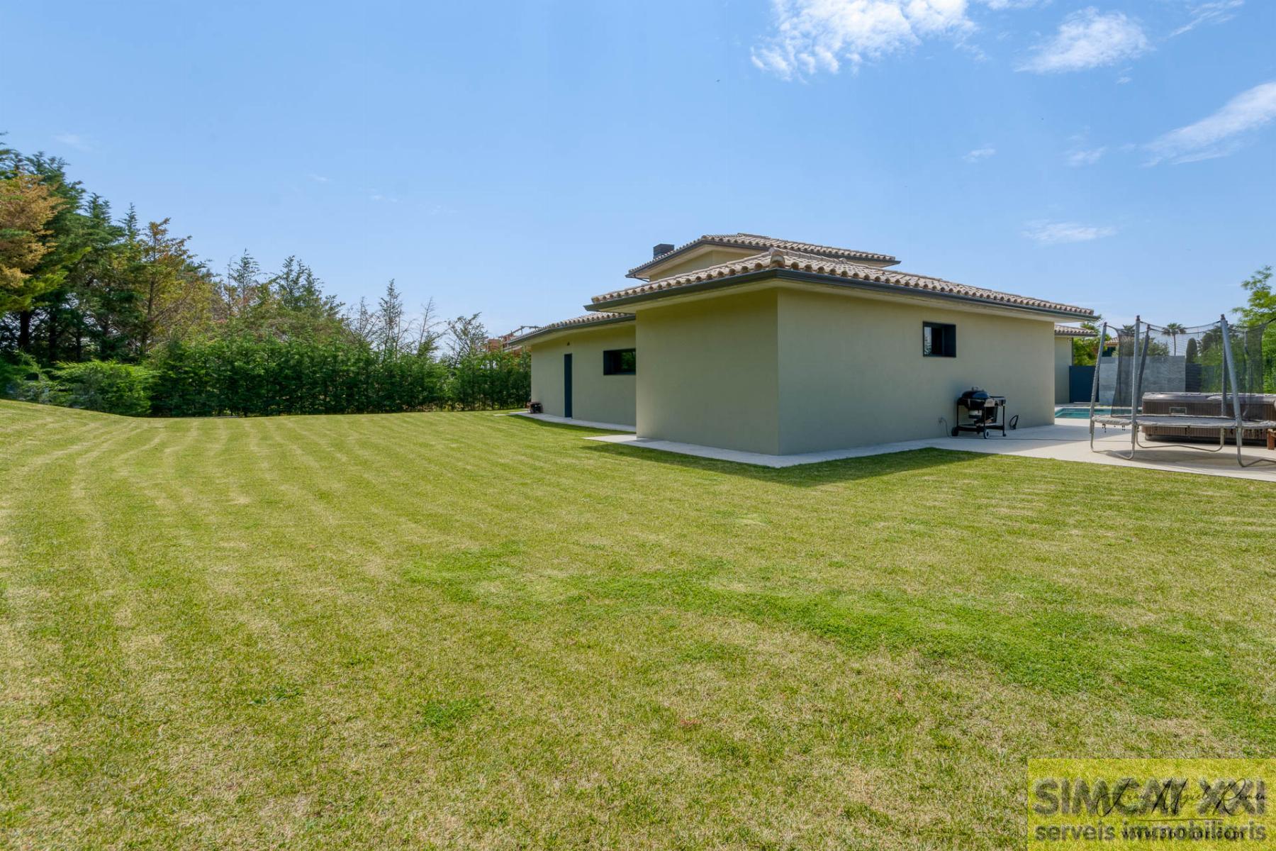 For sale of house in Navata