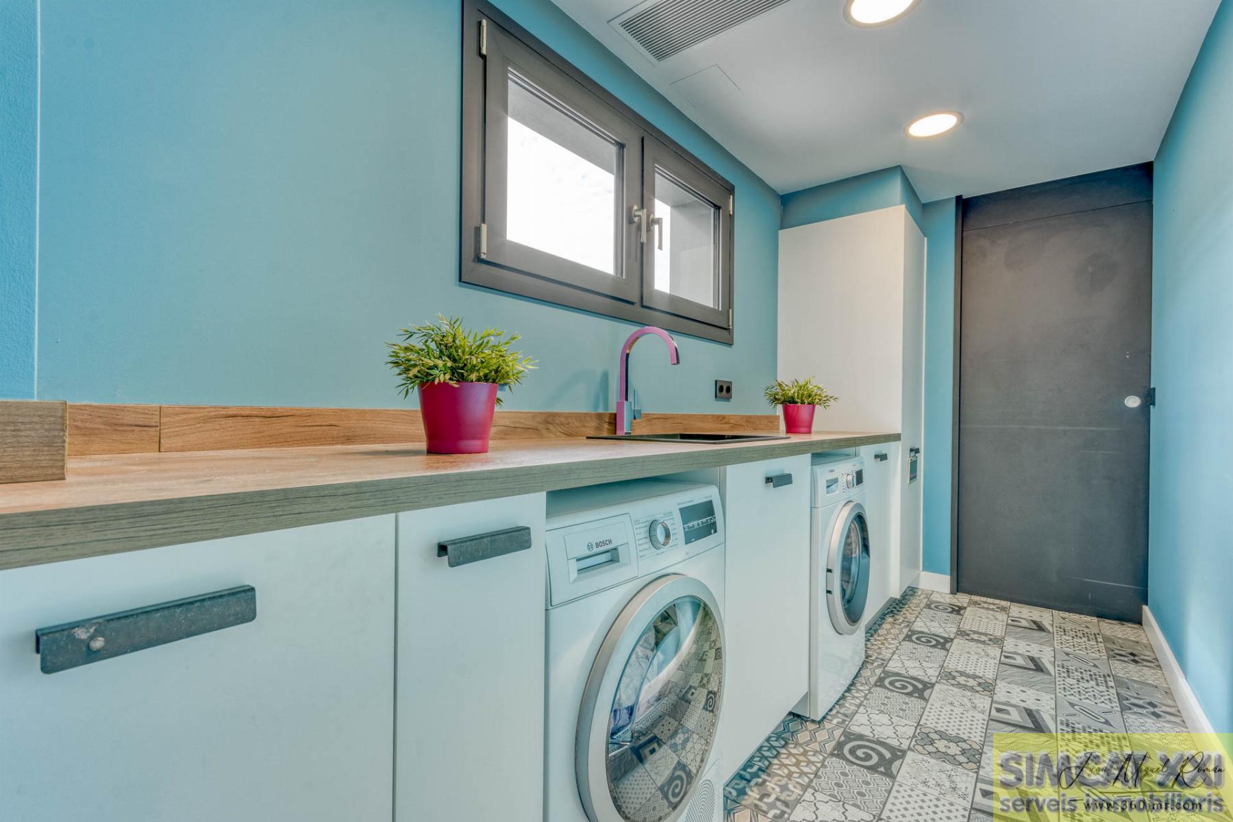 For sale of house in Navata