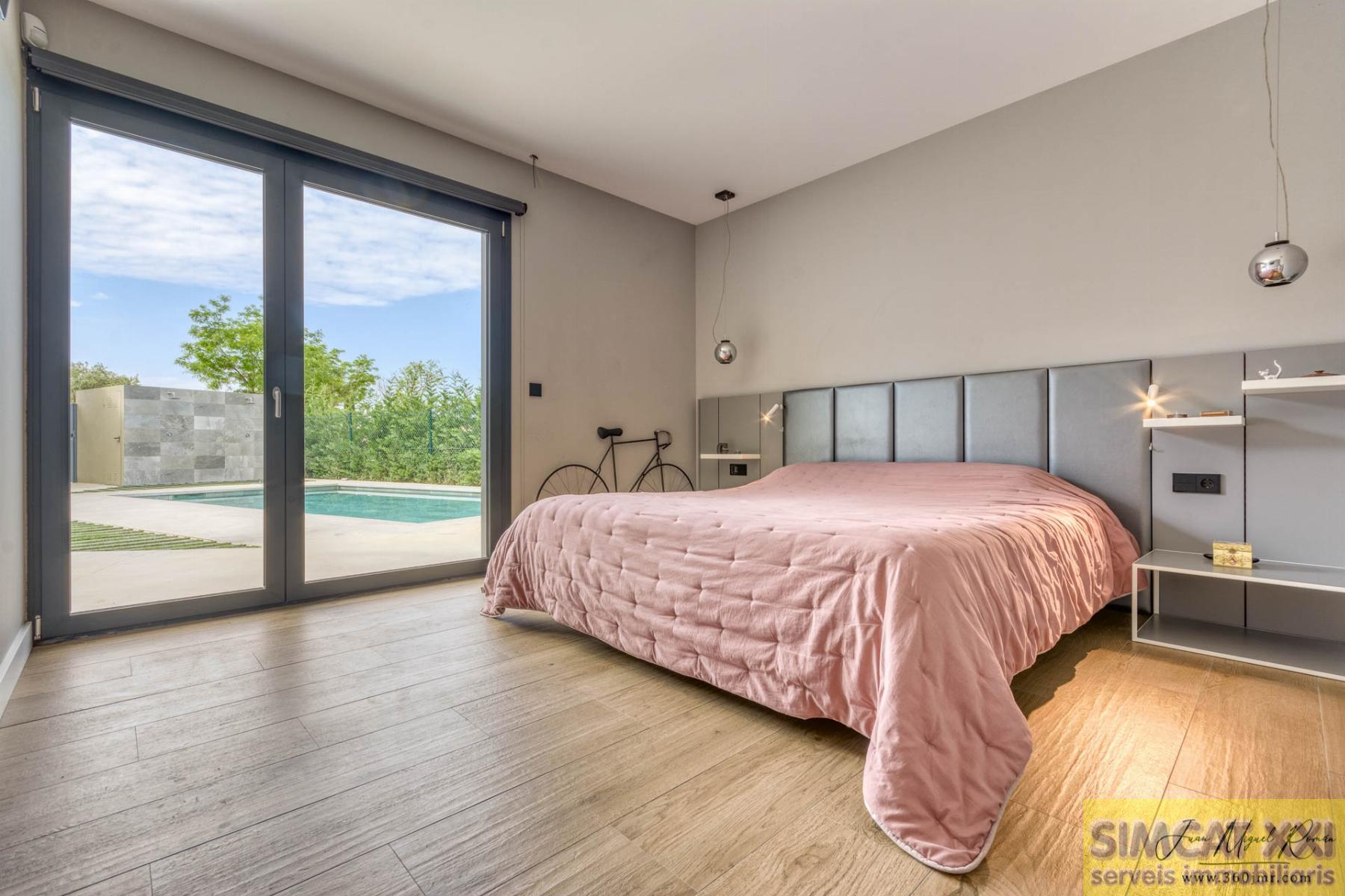 For sale of house in Navata