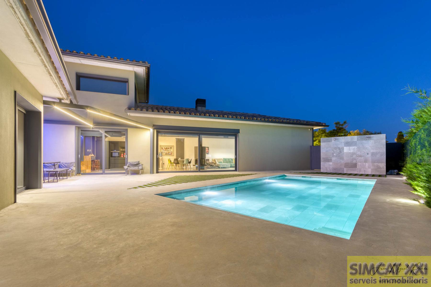For sale of house in Navata