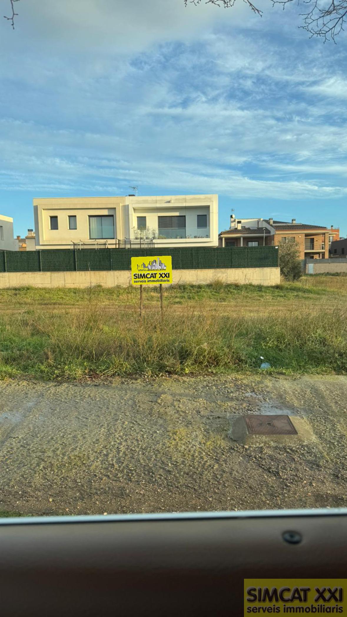 For sale of land in Figueres