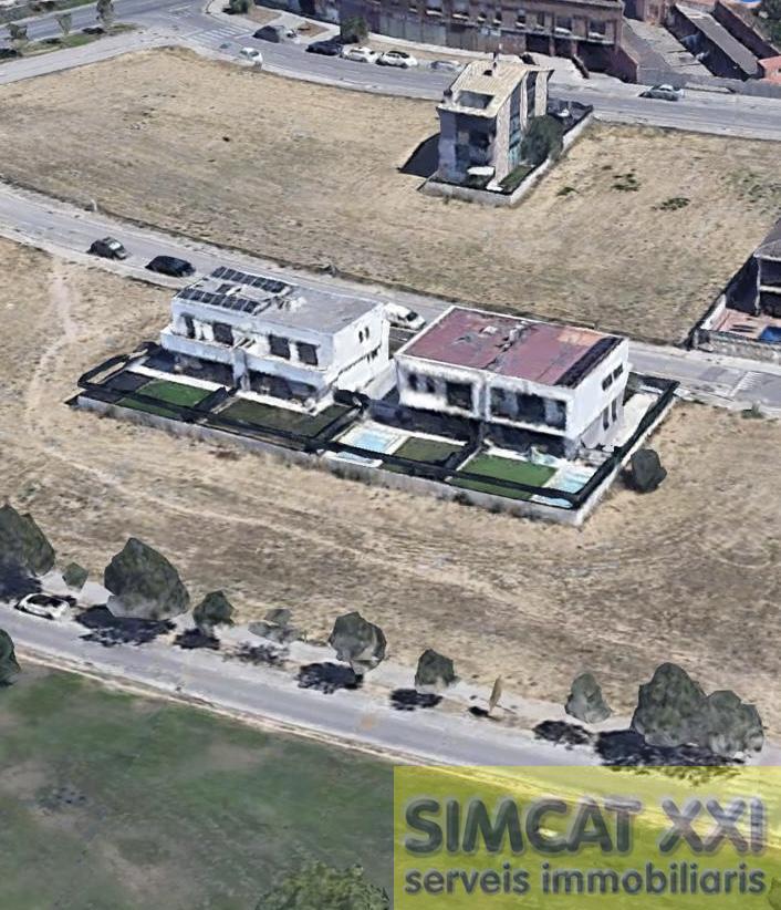 For sale of land in Figueres