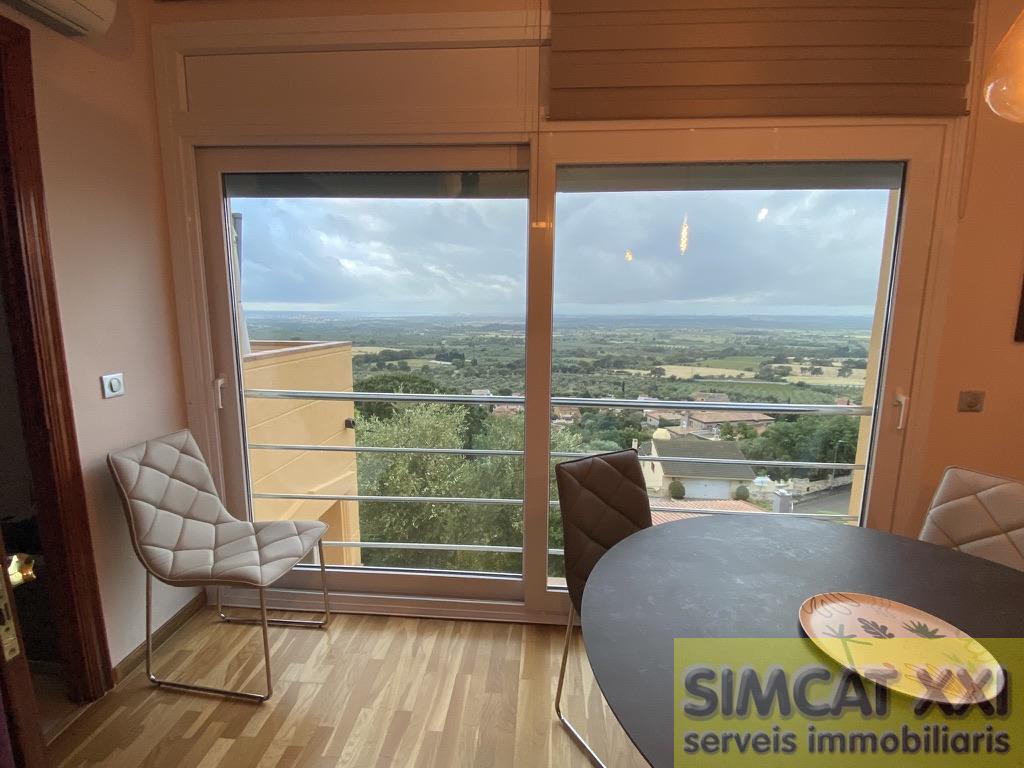For sale of house in Palau-Saverdera
