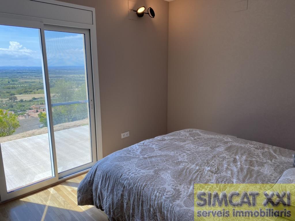 For sale of house in Palau-Saverdera