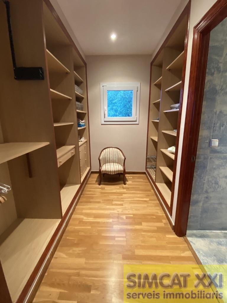 For sale of house in Palau-Saverdera