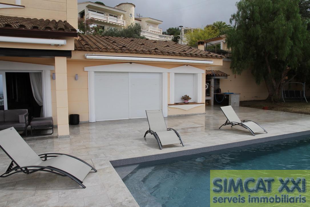 For sale of house in Palau-Saverdera