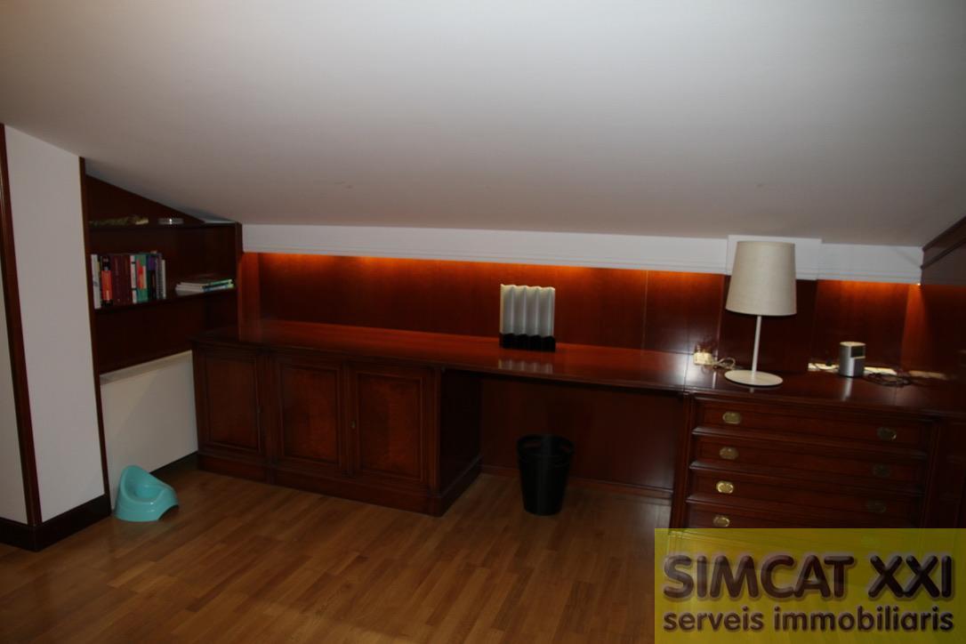 For sale of house in Palau-Saverdera