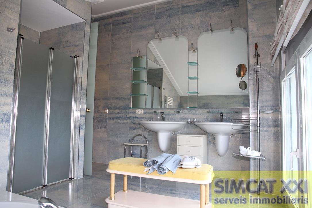 For sale of house in Palau-Saverdera