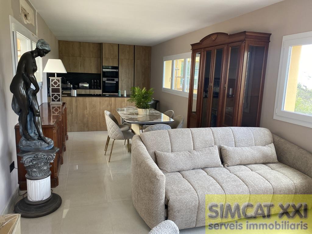 For sale of house in Palau-Saverdera