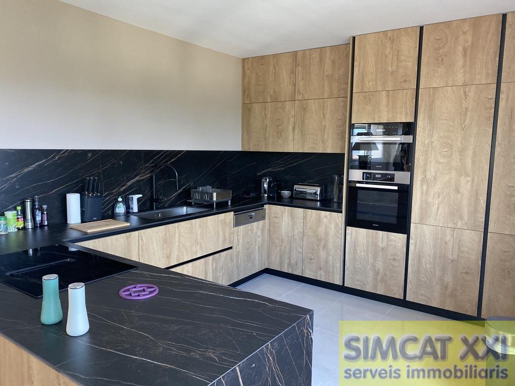 For sale of house in Palau-Saverdera