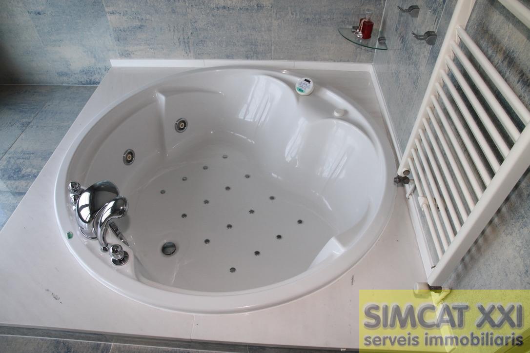 For sale of house in Palau-Saverdera